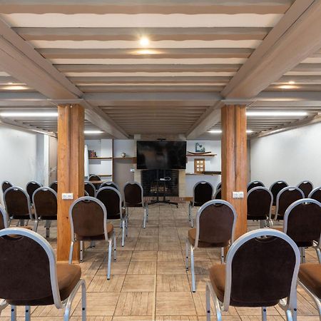 Eden Park Hotel Restaurant ปง-เอเลแวก ภายนอก รูปภาพ