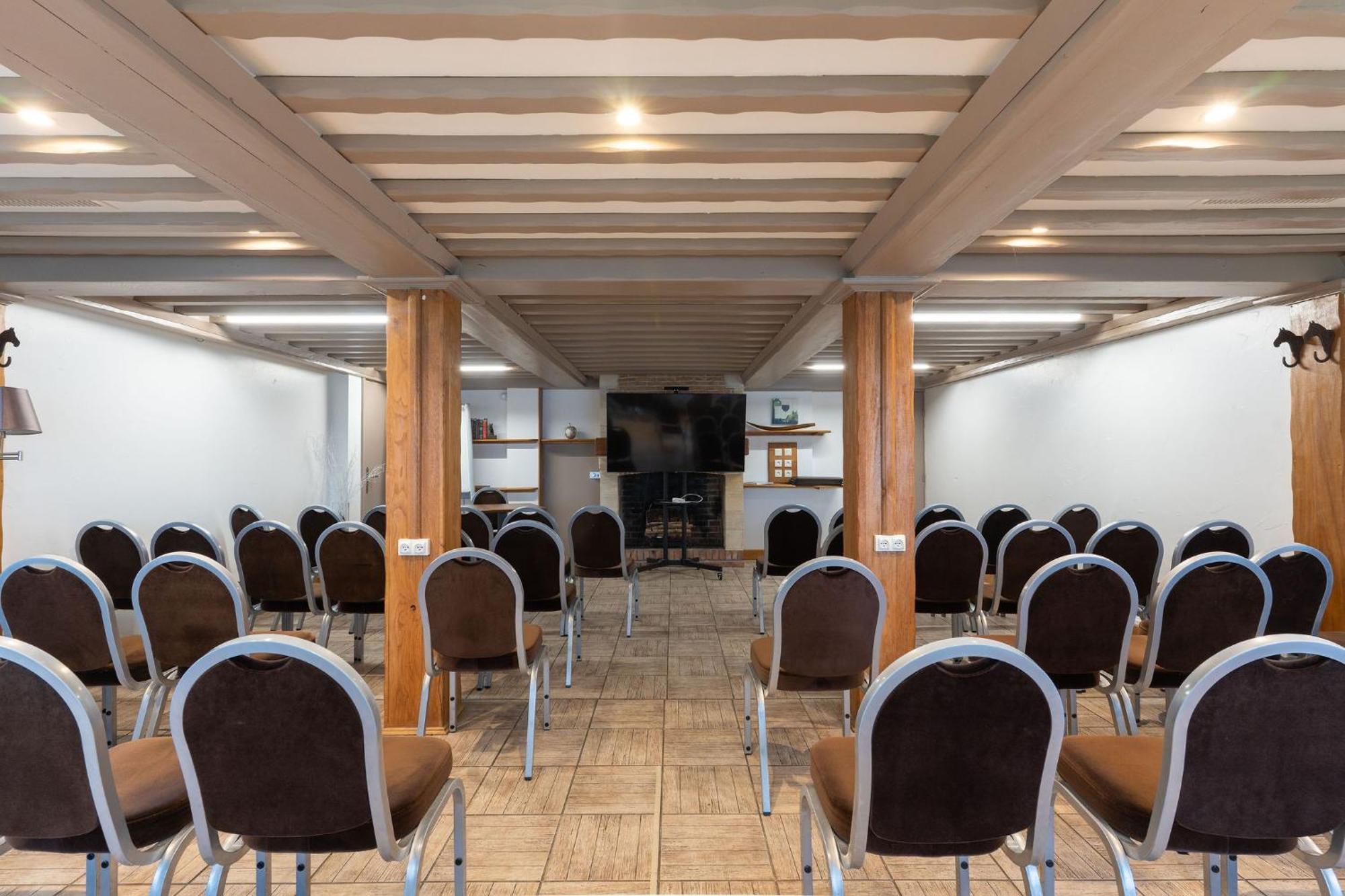 Eden Park Hotel Restaurant ปง-เอเลแวก ภายนอก รูปภาพ